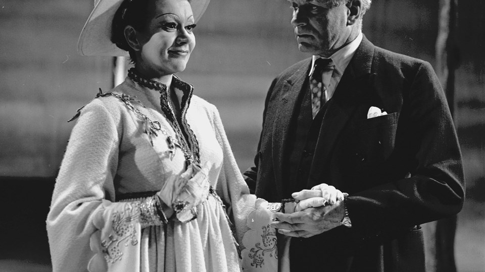 Joan Plowright and Laurence Olivier in Loves Labours Lost at the King's 1969.jpg